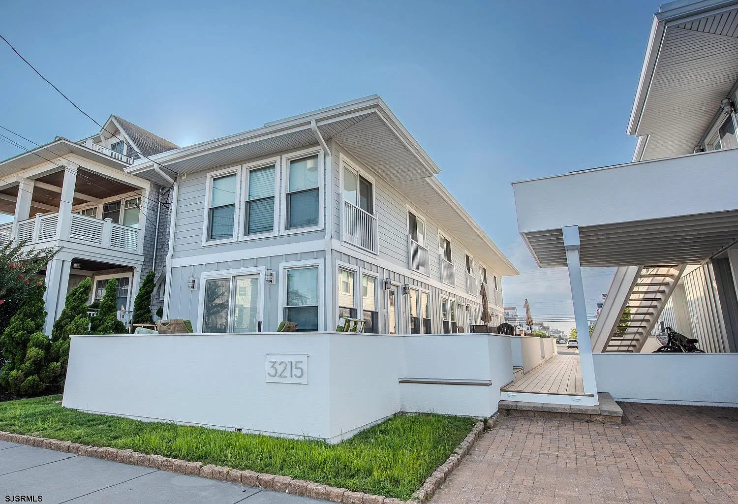 3215 Atlantic Ave — Photo 1