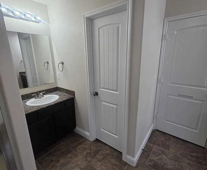 5913 Mile High Ln — Photo 29