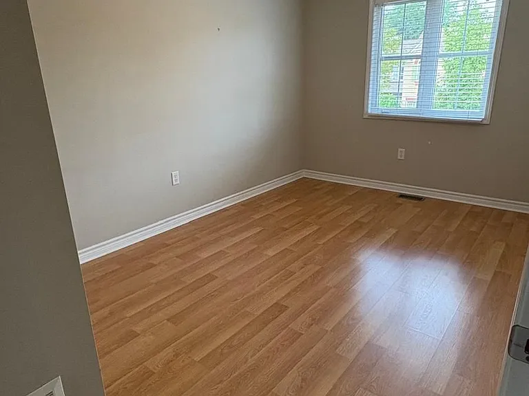 52 Dougherty Cres — Photo 9