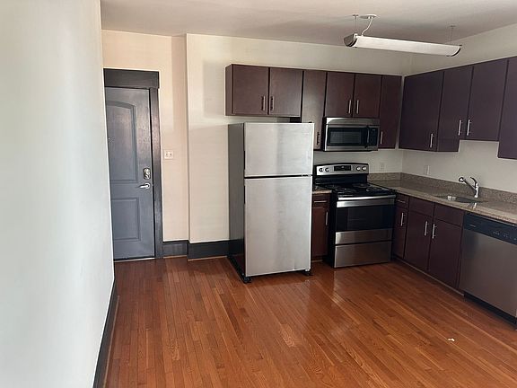 3rd image of 230 N Sycamore St APT 6