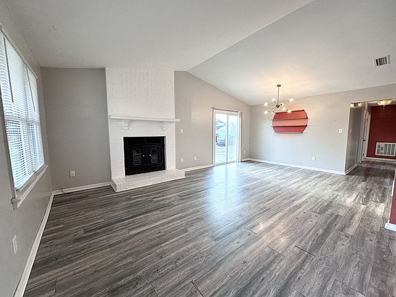 3rd image of 3001 Glastonbury Dr