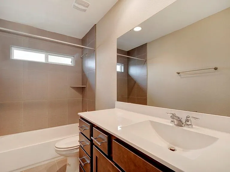 708 Coconut Grv — Photo 16