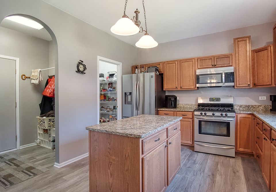 961 Birchwood Dr, Pingree Grove, IL 60140 MLS 11793075 Zillow