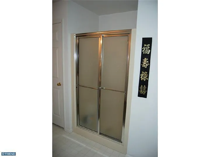 2033 Meadow Gln photo 1