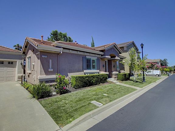 3rd image of 125 Dewberry Dr