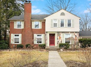 1083 Chesterfield Ave, Birmingham, MI 48009