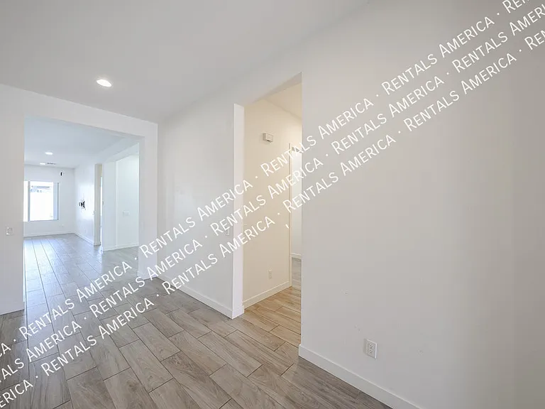 1530 E San Carlos Way — Photo 7