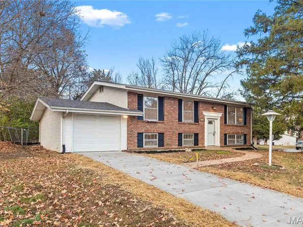 750 Burwick Ter, Ballwin, MO 63021