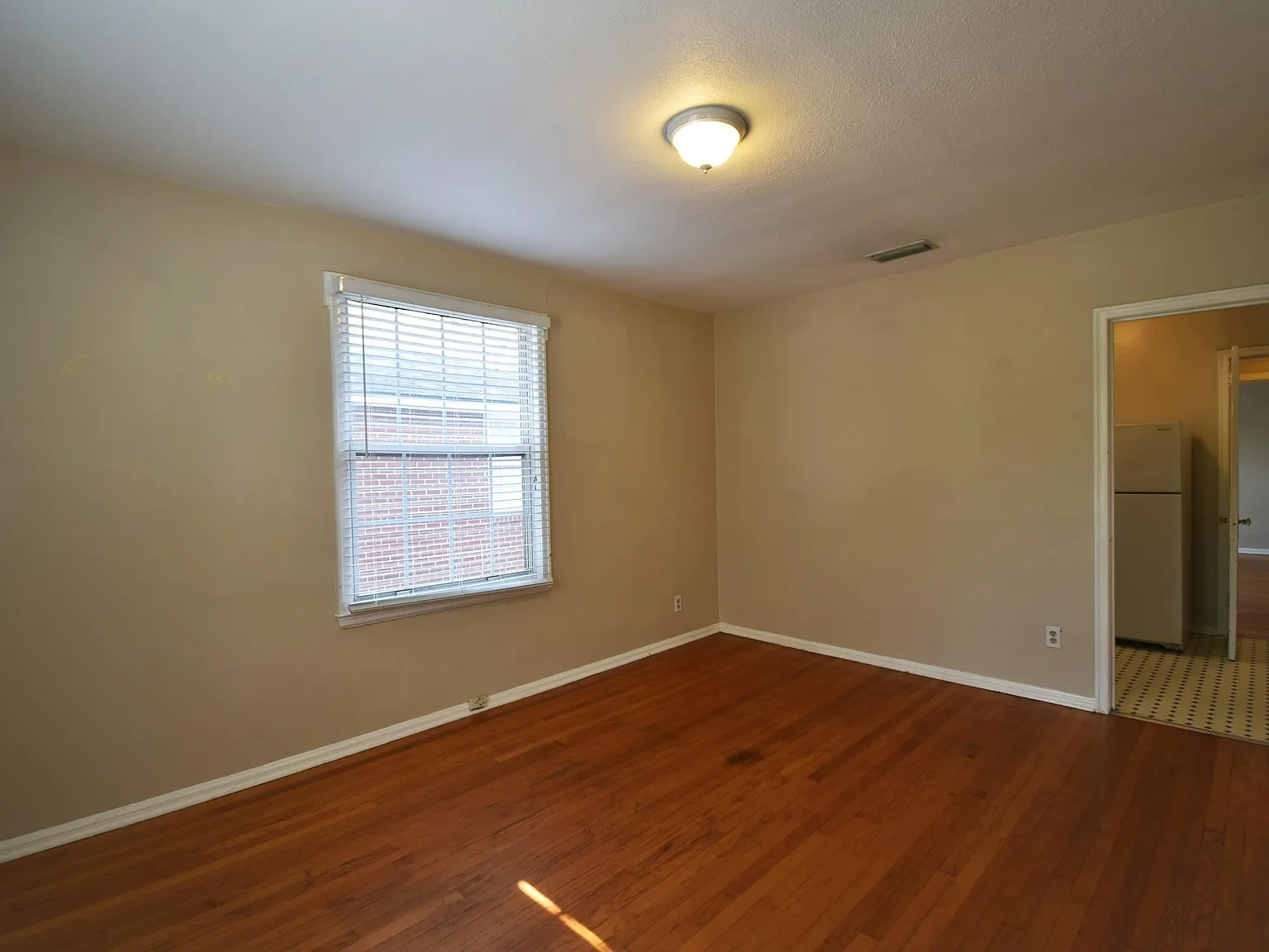1 bed, 1.0 bath, 745 sqft, $1,075 — Photo 4