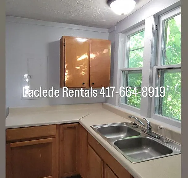 325 W 2nd St — Photo 1
