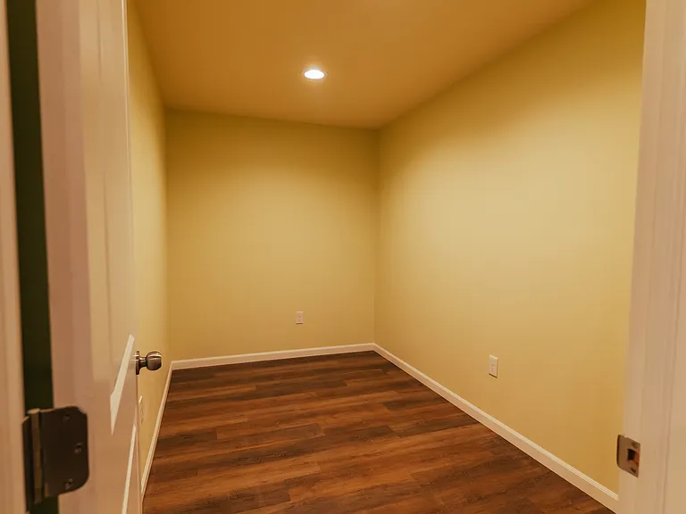 300 E Bacon St #4 — Photo 7