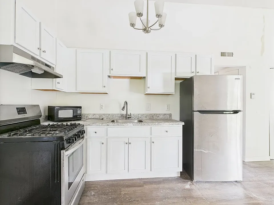 Forest Square Apartments