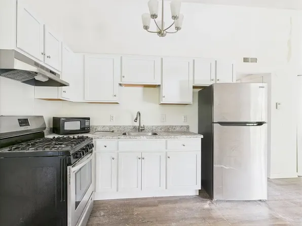 Forest Square Apartments