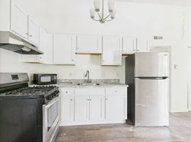Forest Square Apartments