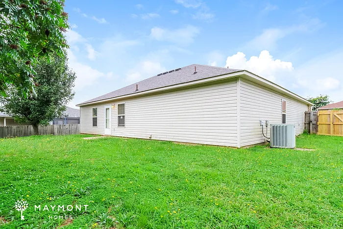 3 bed, 2.0 bath, 1500 sqft, $1,625 — Photo 3