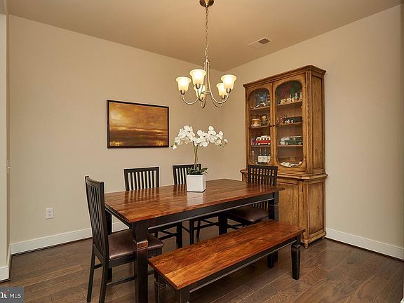 5th image of 2905 Bleeker St #4-406