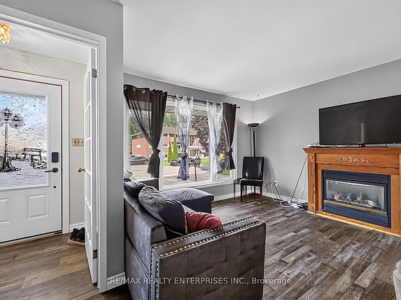 4th image of 855 Howe Ter