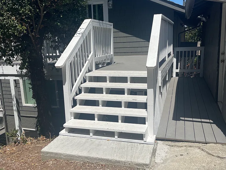 10 Alta Vista Dr #HOUSE UPPER LEVEL — Photo 1