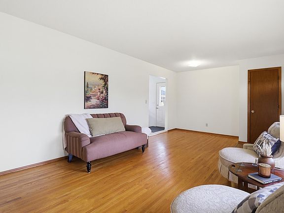 5th image of 14660 Danbury Ave
