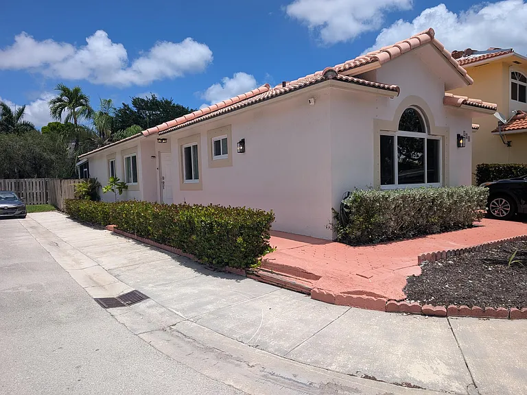 128 Danielle Ct — Photo 3