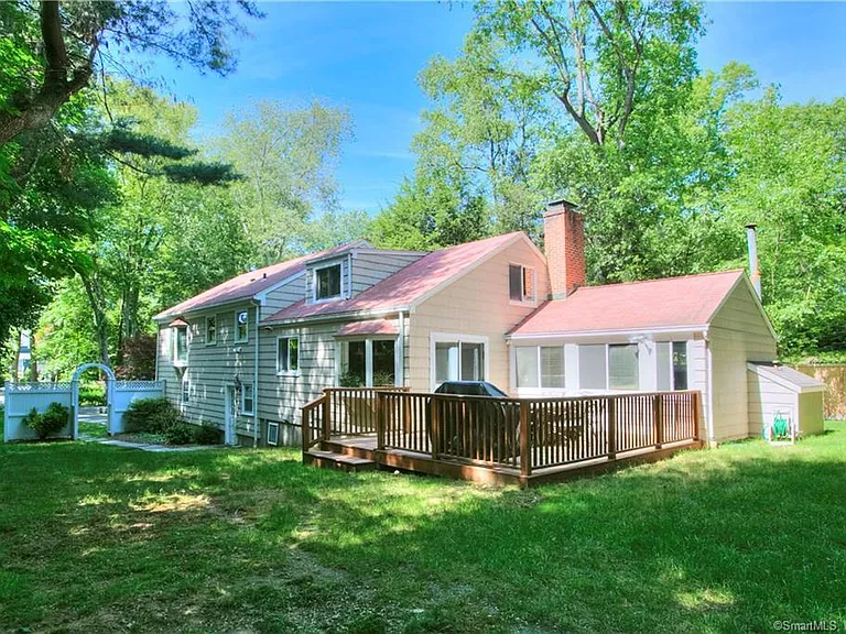 8 Lone Pine Ln — Photo 32