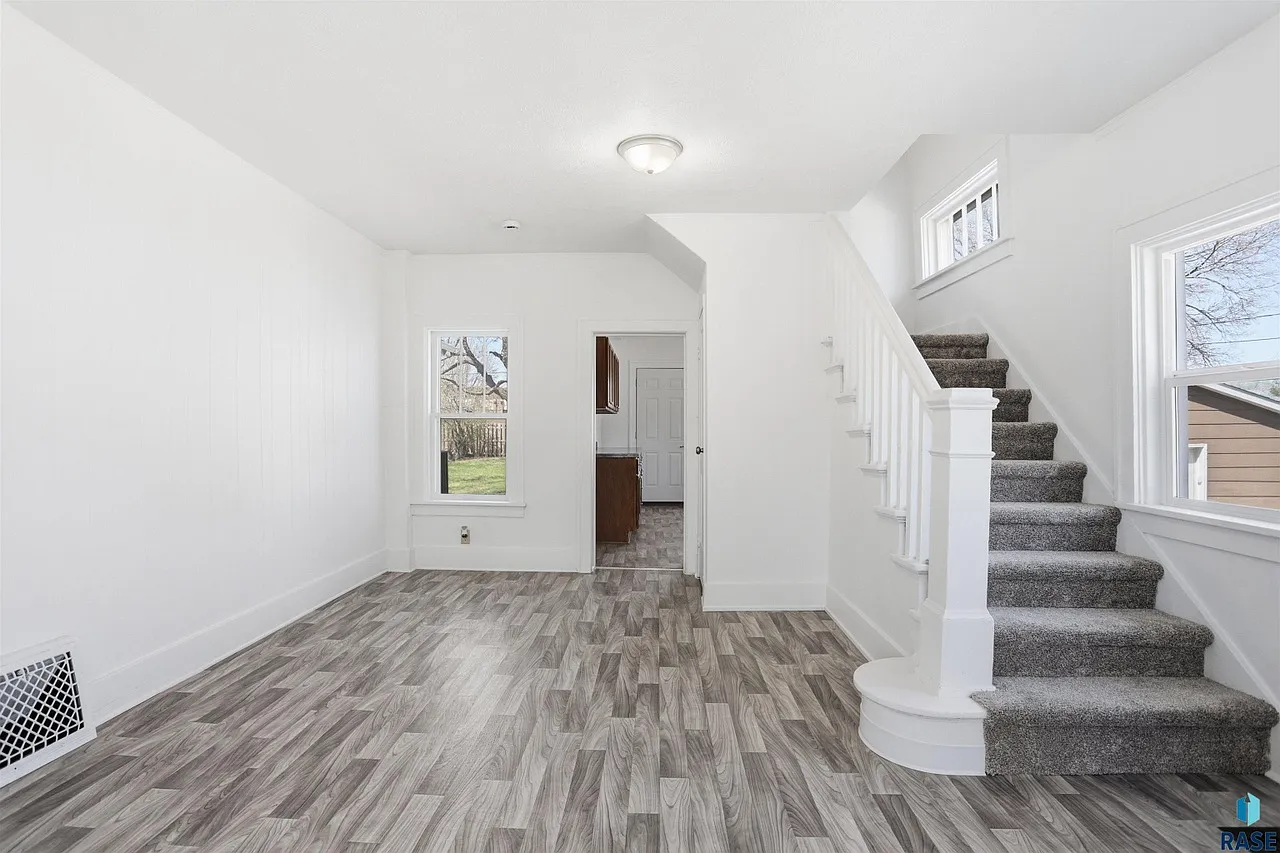 2 bed, 934 sqft, $1,200 — Photo 2