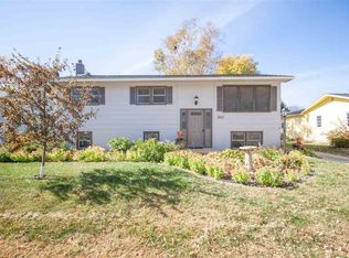 3617 Knoll Ridge Dr, Cedar Falls, IA 50613