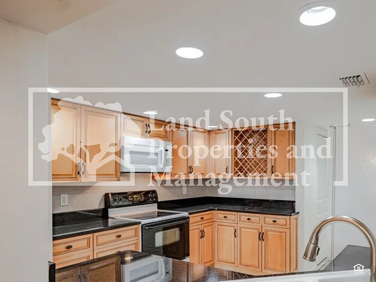 1 Lake Hollingsworth Dr #6 — Photo 7