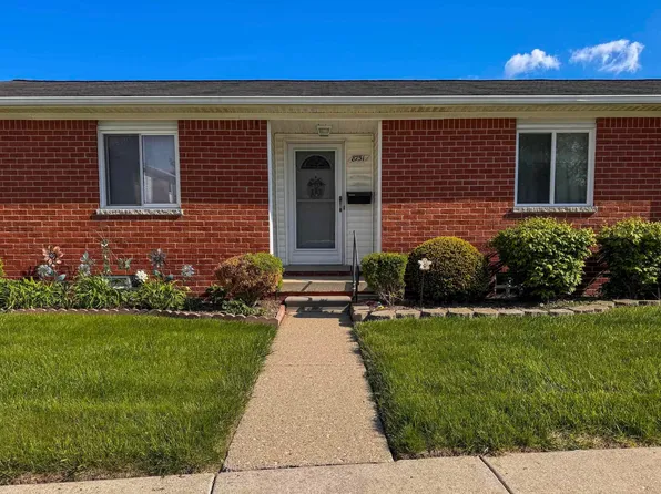 8751 Sterling St, Center Line, MI 48015