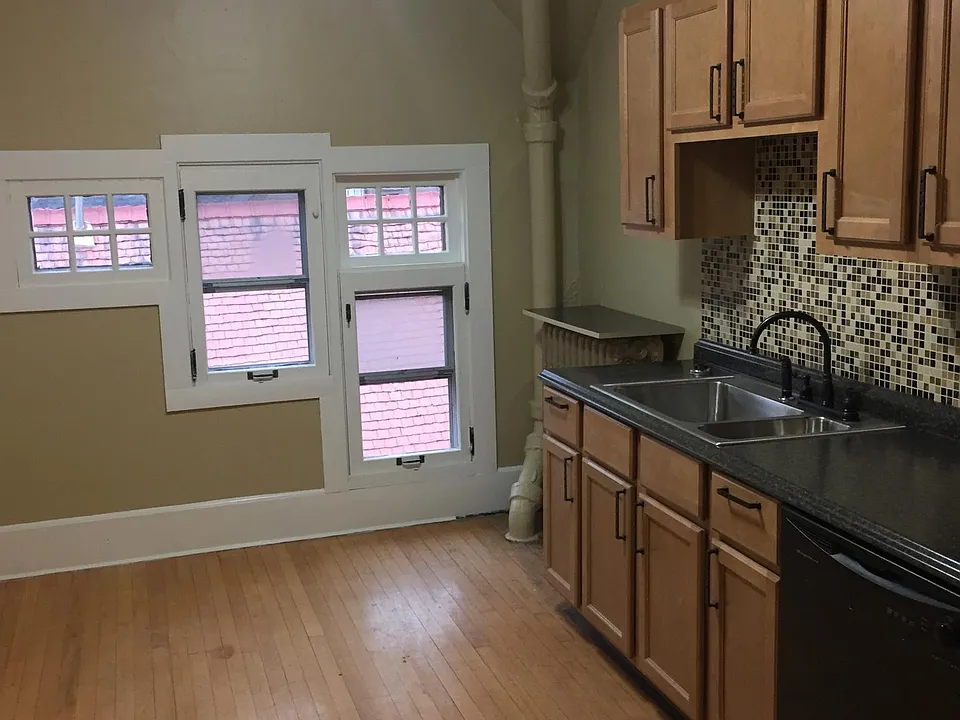 2824 E Newberry Blvd #3