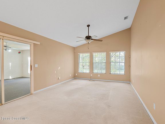 5th image of 211 Deauville Ave SE