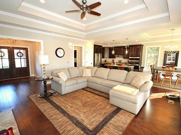 4th image of 406 Ashworth Ln