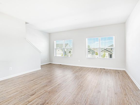 4th image of 510 Parkland Dr