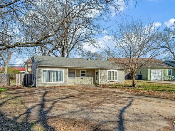 2632 Moundview Dr, Lawrence, KS 66049