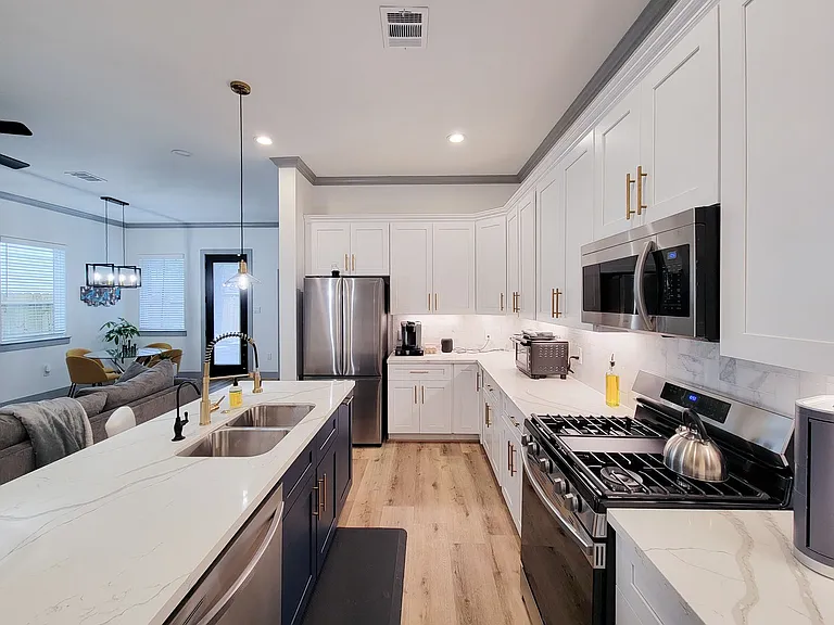 6520 Couch St — Photo 11