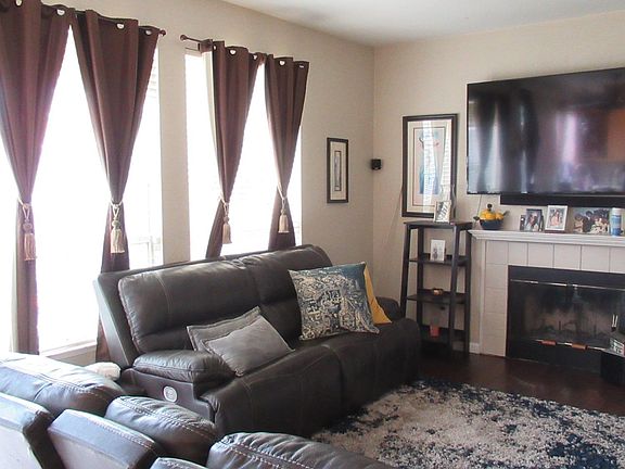 5th image of 275 Tamarisk Circle