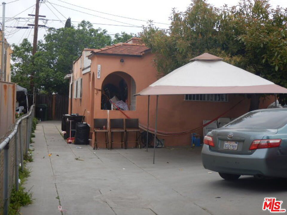 2nd image of 129 E 74th St