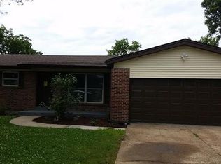 3841 Lexington Dr, Saint Charles, MO 63304