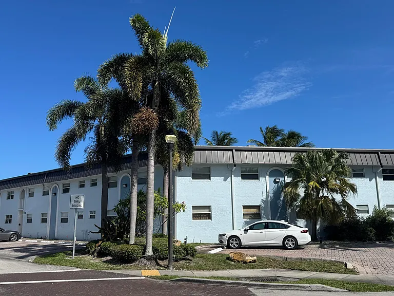 1470 N Dixie Hwy #22 — Photo 9