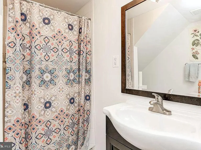1019 S Streeper St — Photo 22