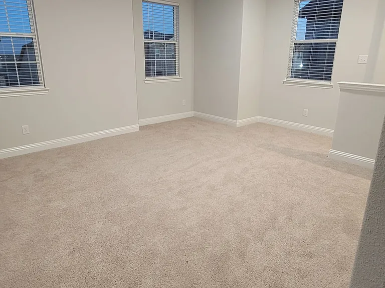 913 Amenduni Ln — Photo 17