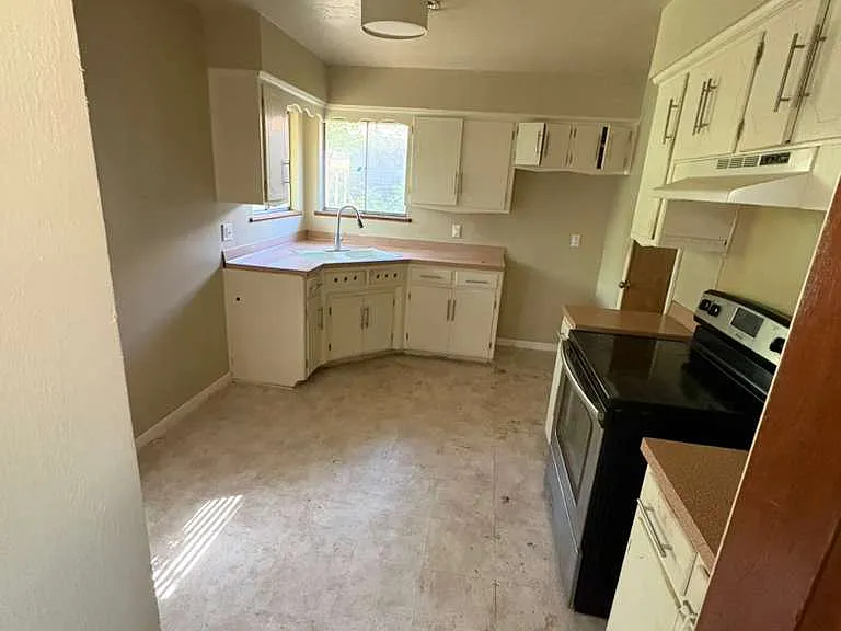 733 E Bouse Dr — Photo 3