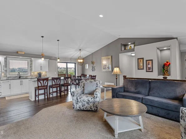 613 E Lasalle Dr, Bismarck, ND 58503
