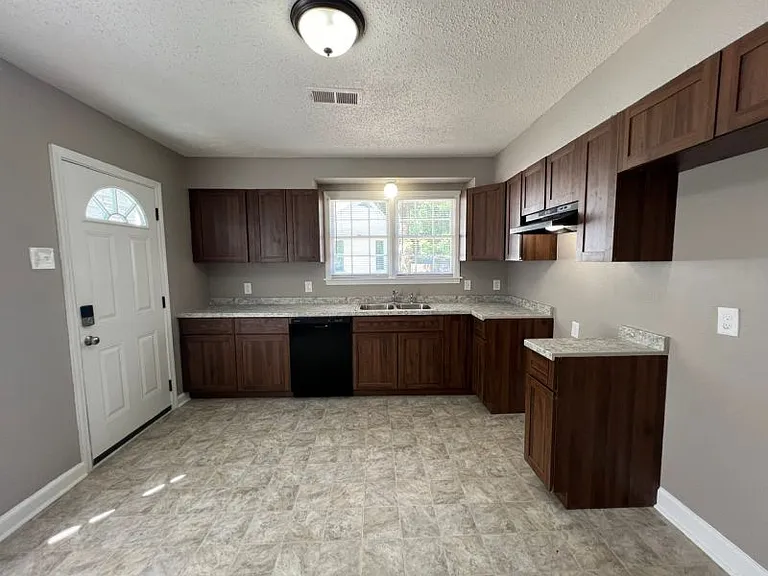 3795 Wayne Ave — Photo 6