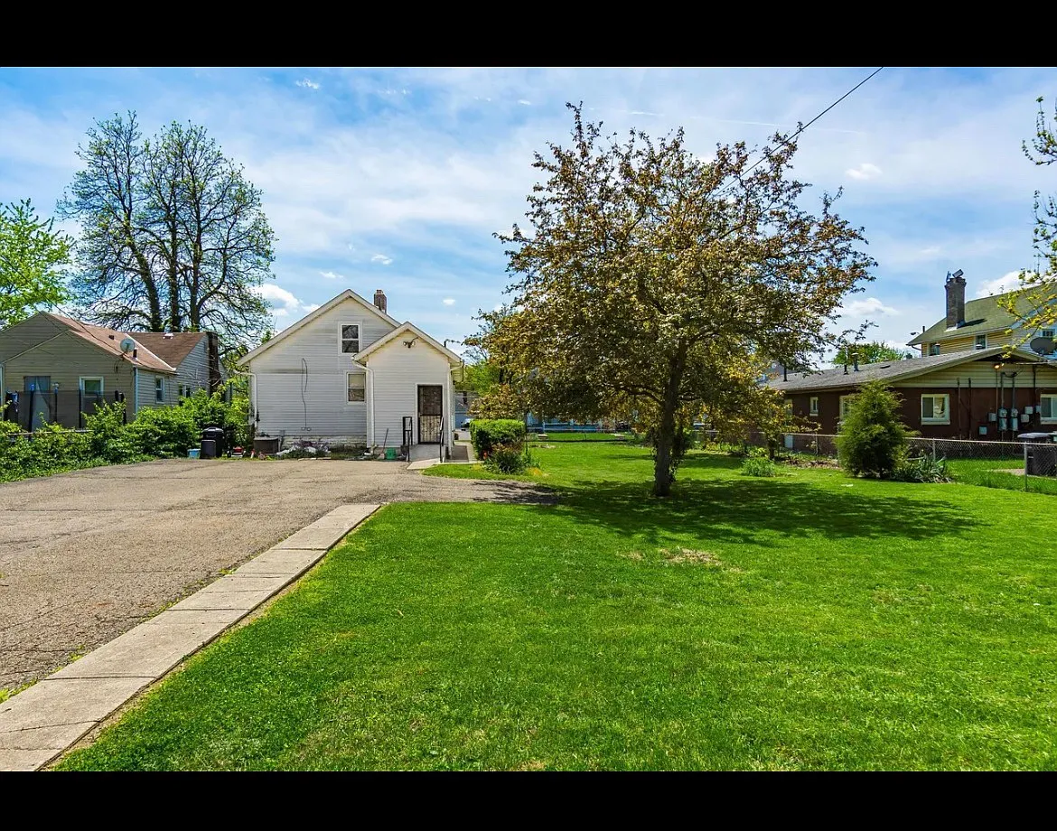 4 bed, 1247 sqft, $2,350 — Photo 4