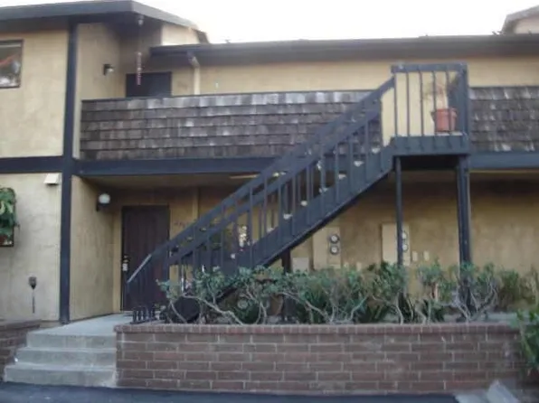 295 Stage Coach Rd, Oceanside, CA 92057
