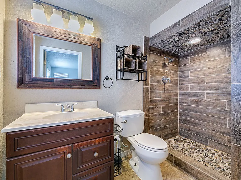 470 Dresden Dr — Photo 15