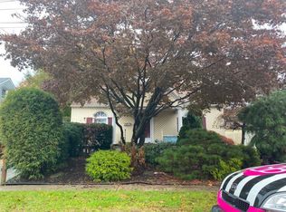 493 Liberty St, Uniondale, NY 11553