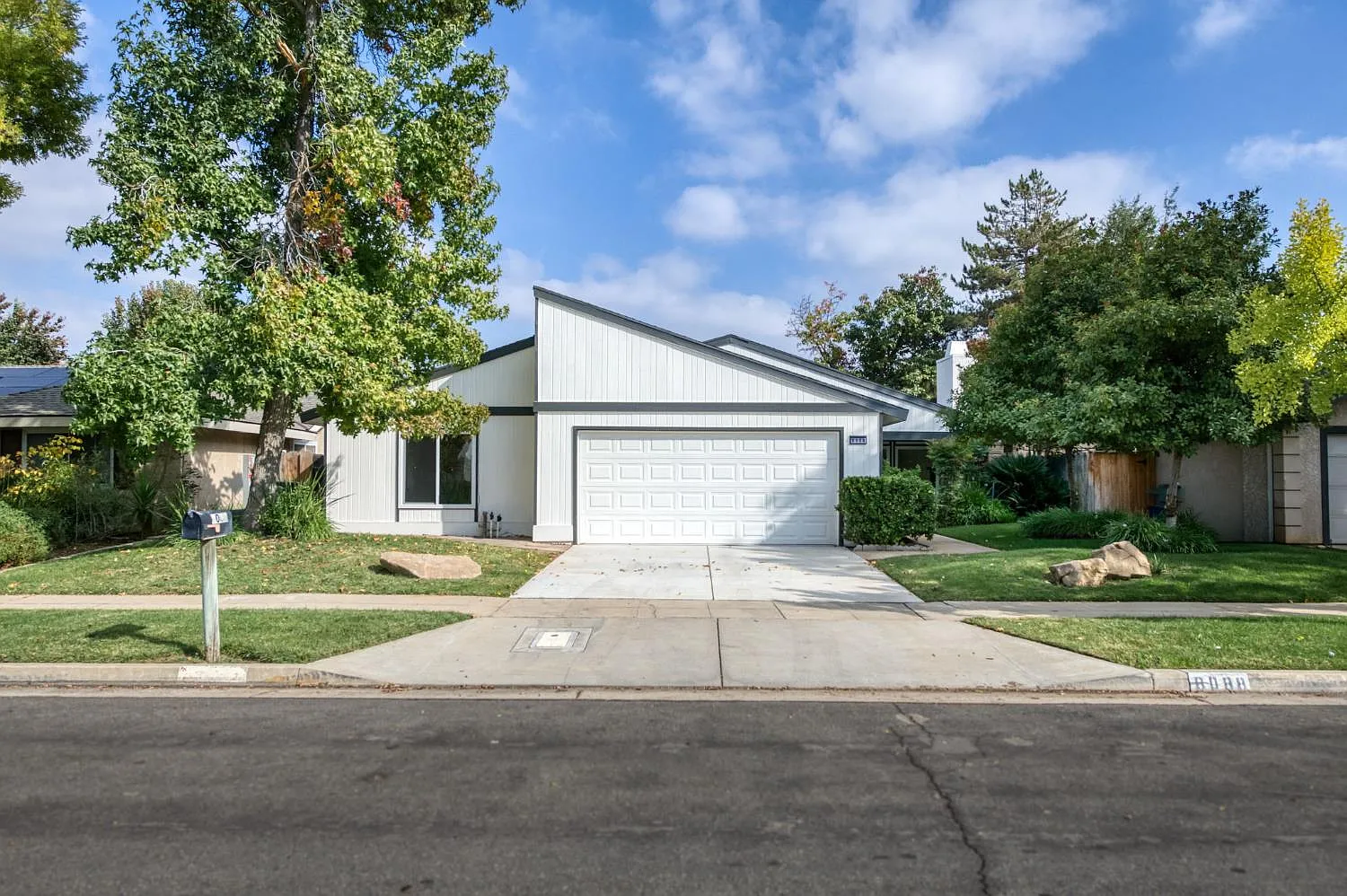 8088 N Mariposa St photo 1