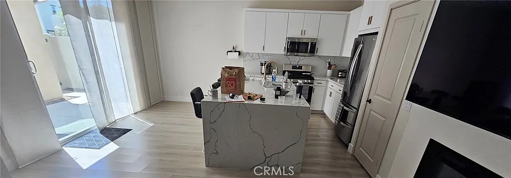 3 bed, 1370 sqft, $3,000 — Photo 1